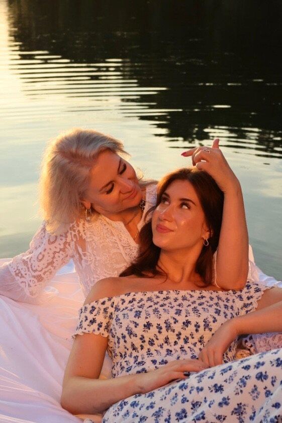 Familienshooting am See im Sonnenuntergang